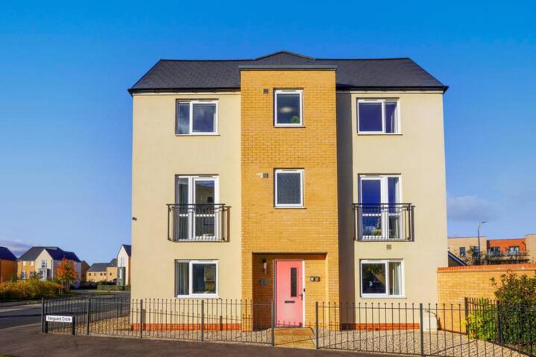 Centre Retreat: 4br Smart With Free Parking *