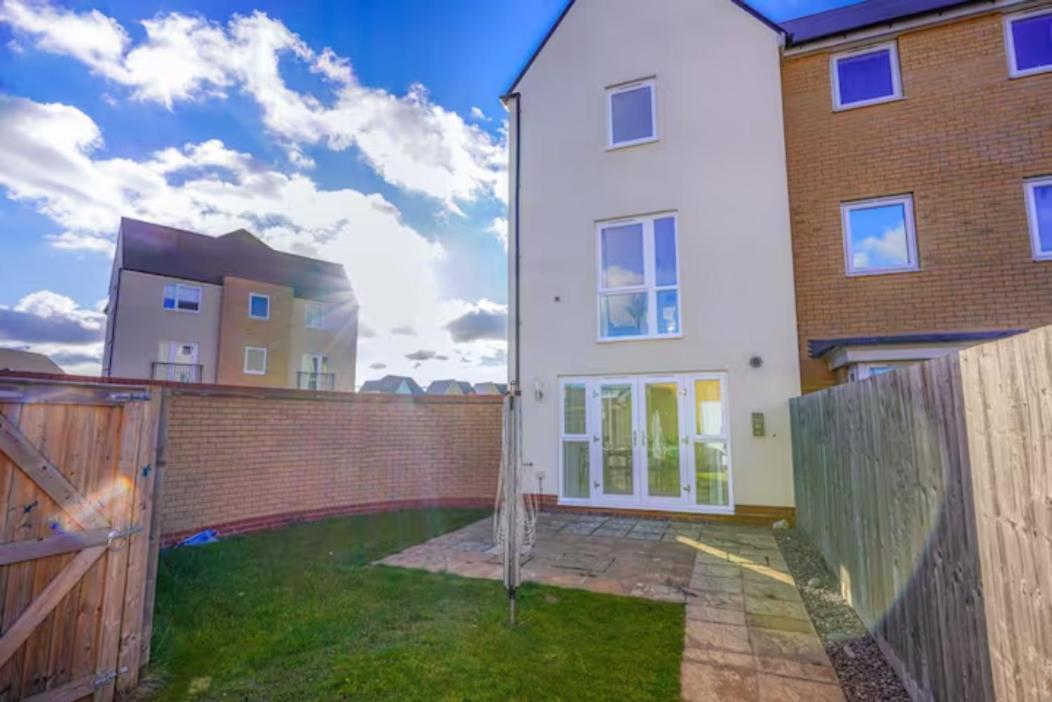 Holiday home Centre Retreat: 4br Smart With Free Parking Milton Keynes