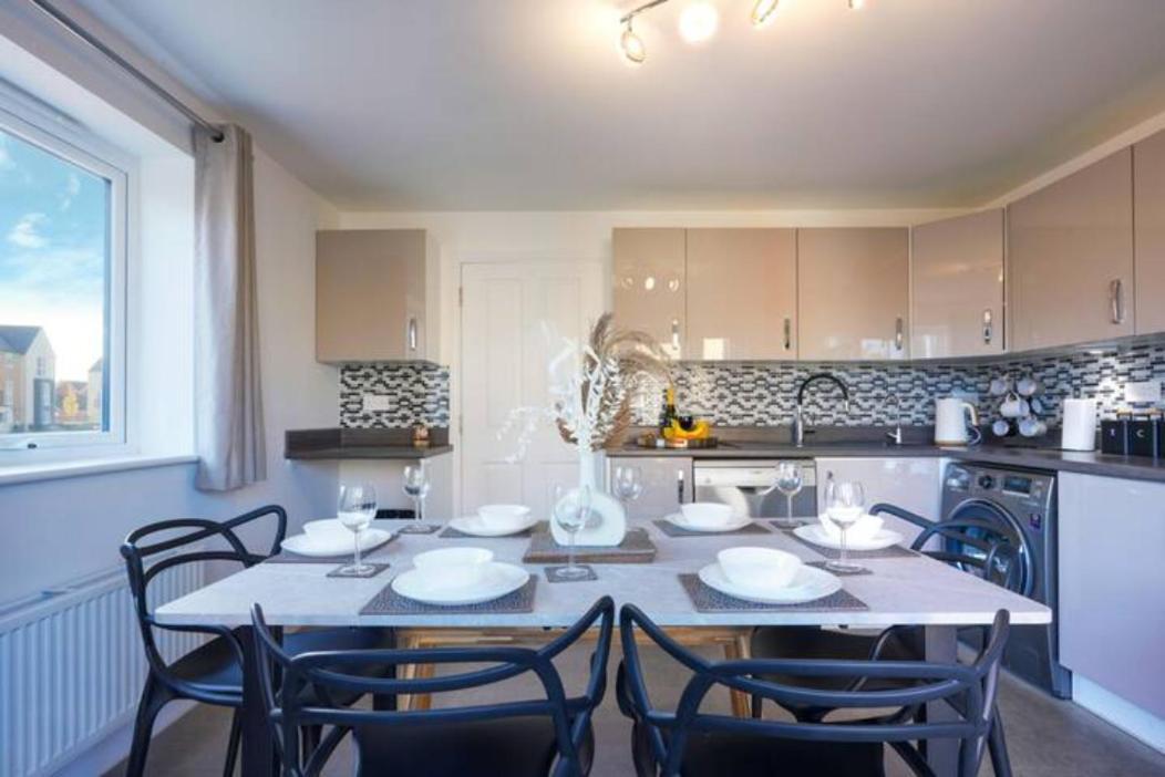 Holiday home Centre Retreat: 4br Smart With Free Parking Milton Keynes