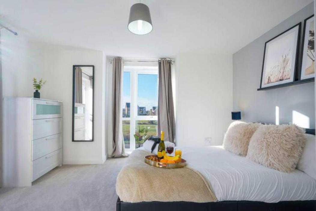 Centre Retreat: 4br Smart With Free Parking