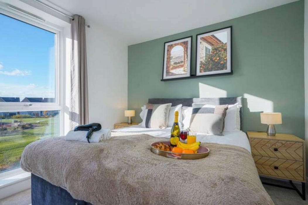 Centre Retreat: 4br Smart With Free Parking