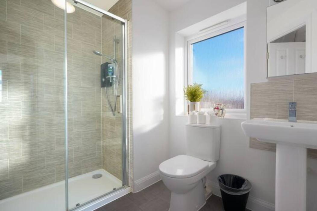 Centre Retreat: 4br Smart With Free Parking Milton Keynes
